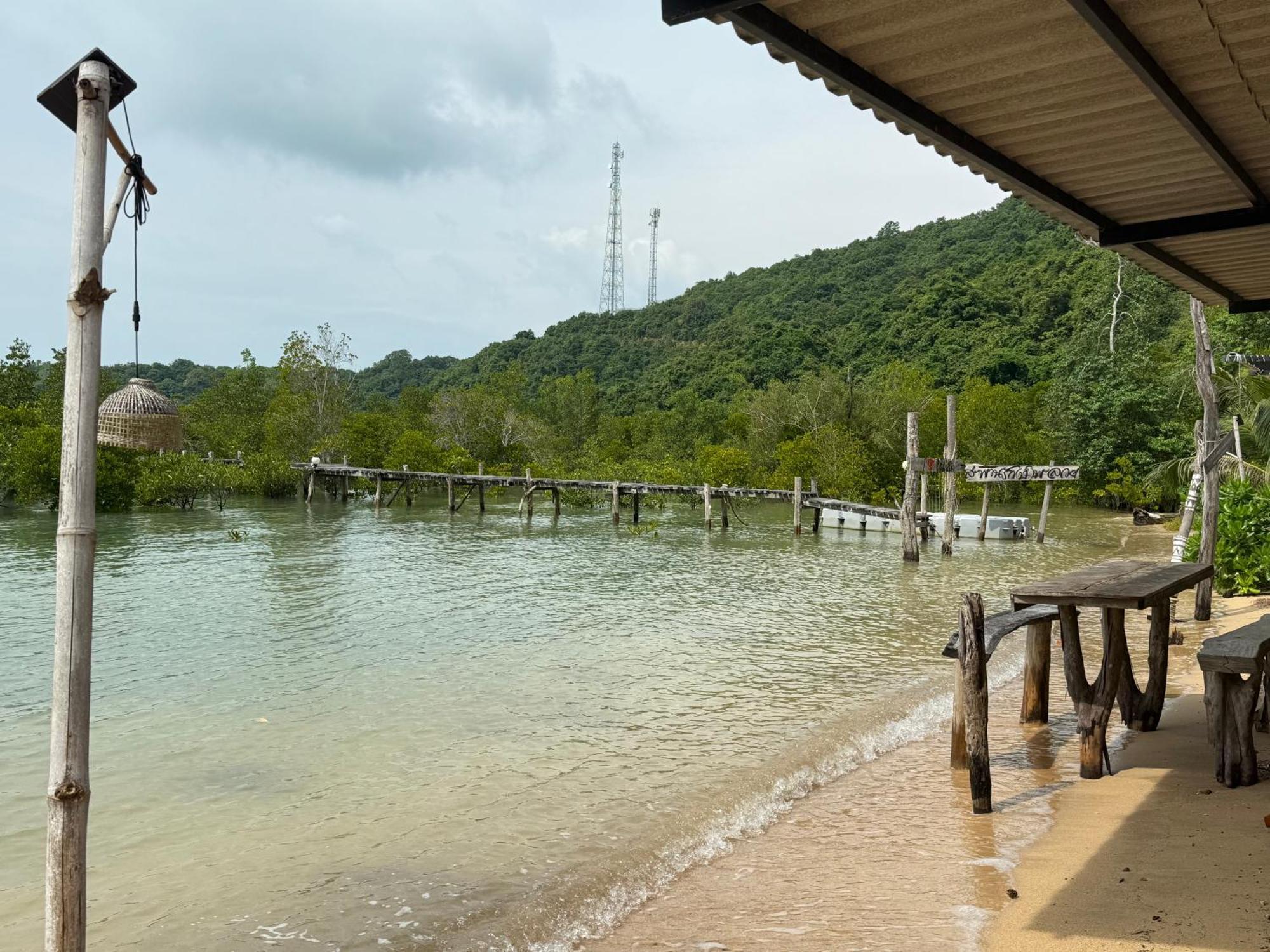 Baan Plai Laem Homestay Koh Phaluai Exterior foto