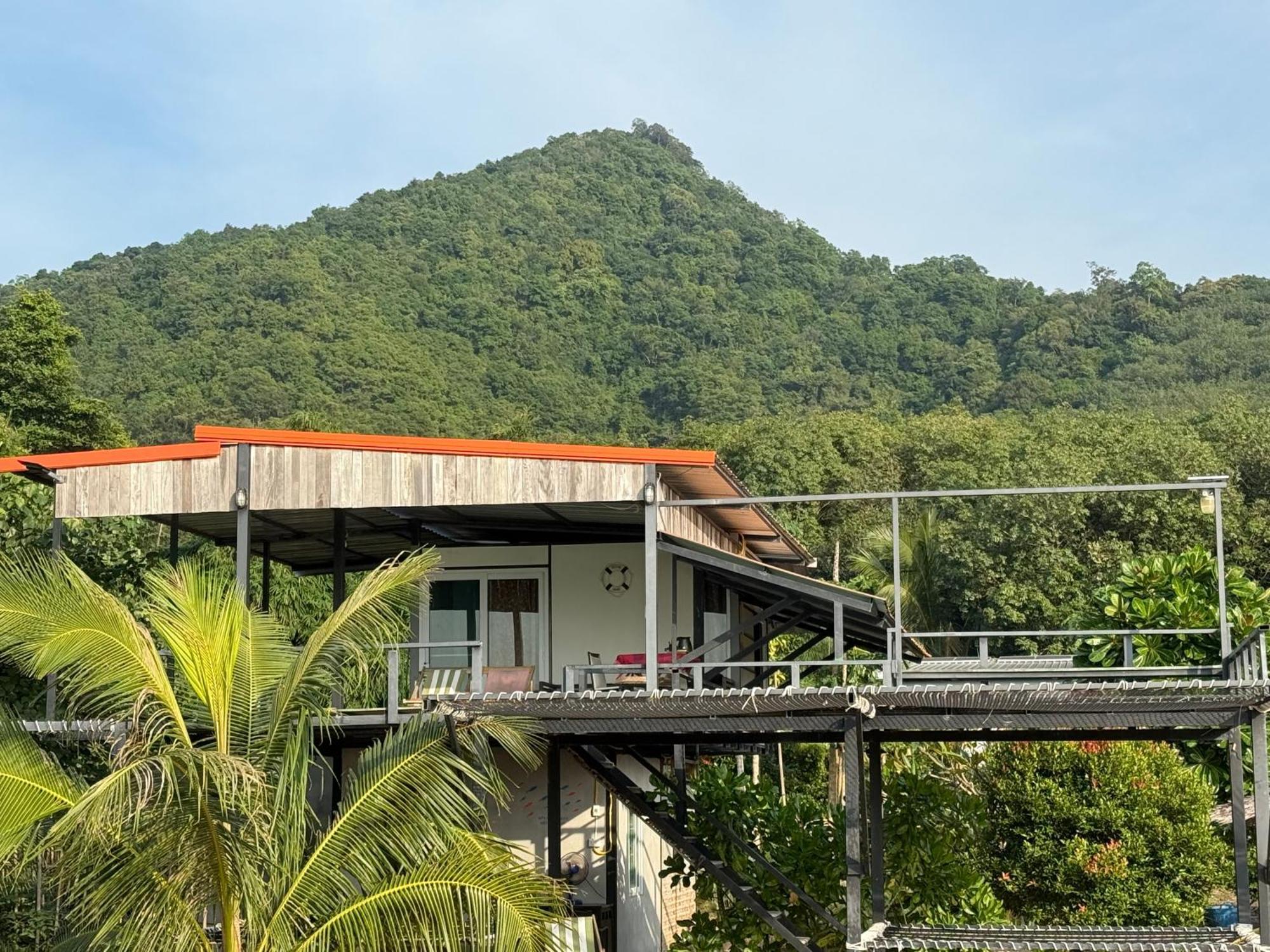 Baan Plai Laem Homestay Koh Phaluai Exterior foto